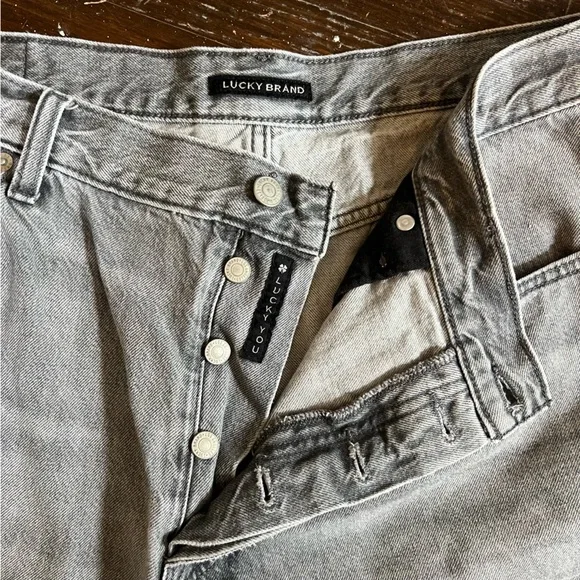 Lucky Brand Traveler High Waisted Jean Short Light Wash Gray - Picture 8 of 13